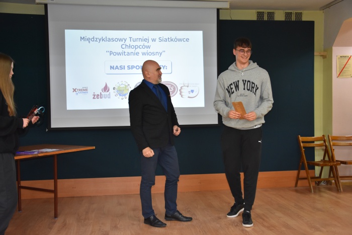 Rozdanie nagród za udział w Międzyklasowym Turnieju  Siatkówki  Chłopców „POWITANIE WIOSNY”