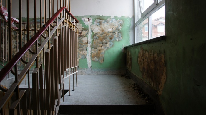 Postępy budowlane w budynku B i wejścia głównego