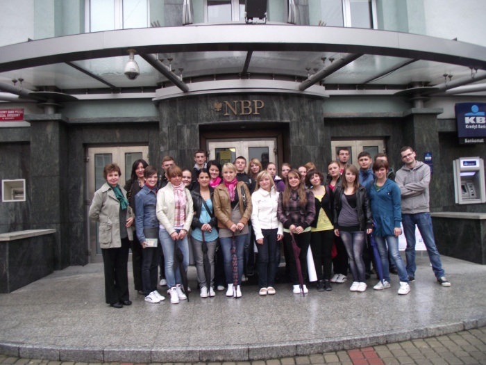 przed Oddziałem NBP w Rzeszowie