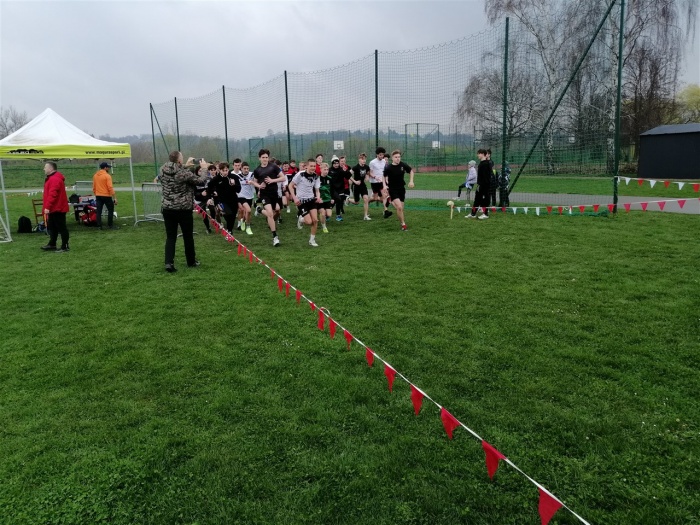 Powiatowa licealiada chłopców i dziewcząt w indywidualno-drużynowych biegach przełajowych