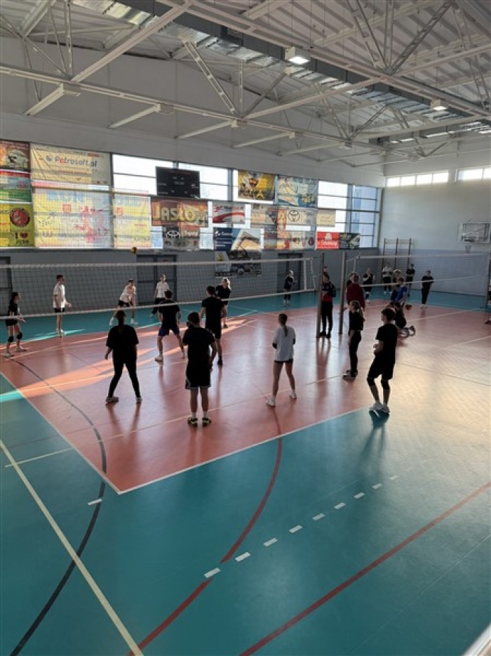 Mikołajkowy Międzyklasowy Turniej w Siatkówce drużyn mieszanych