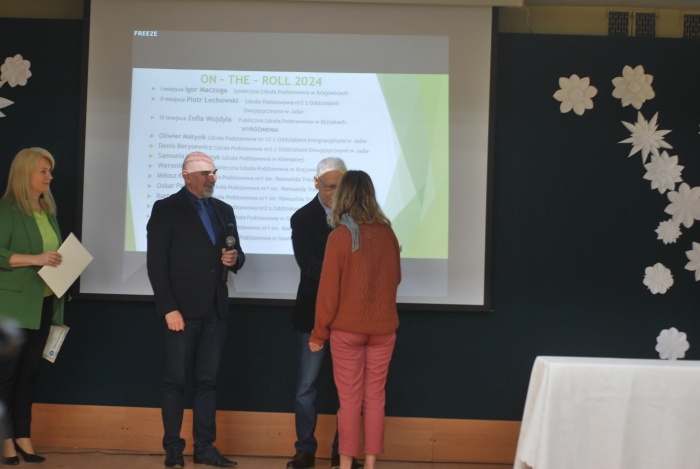 Zwycięzcy Powiatowego Konkursu z Języka Angielskiego ON - THE - ROLL 2024
