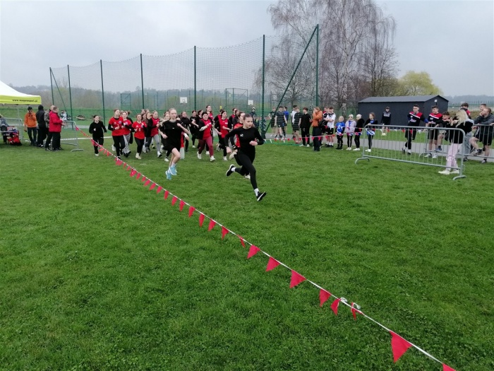 Powiatowa licealiada chłopców i dziewcząt w indywidualno-drużynowych biegach przełajowych