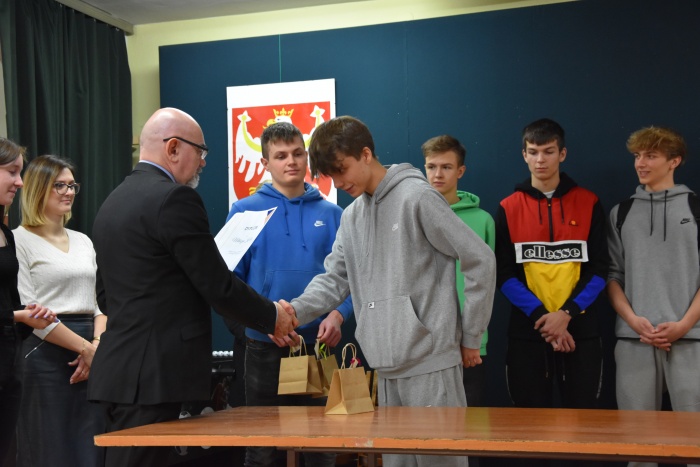 Uroczystość wręczenia nagród w szkolnym turnieju e-sportowym