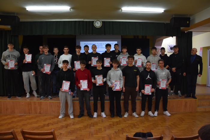 Rozdanie nagród za udział w Międzyklasowym Turnieju  Siatkówki  Chłopców „POWITANIE WIOSNY”