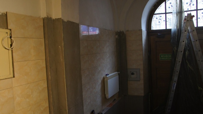 Postępy budowlane w budynku B i wejścia głównego