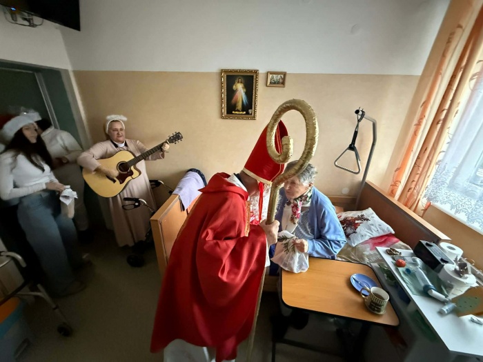 Wizyta Szkolnego Koła Caritas w Hospicjum