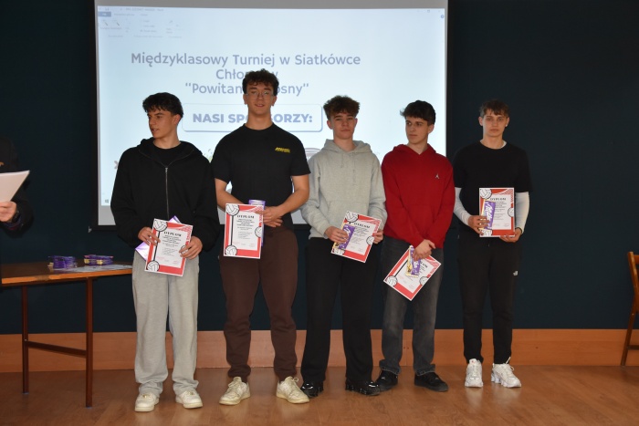 Rozdanie nagród za udział w Międzyklasowym Turnieju  Siatkówki  Chłopców „POWITANIE WIOSNY”