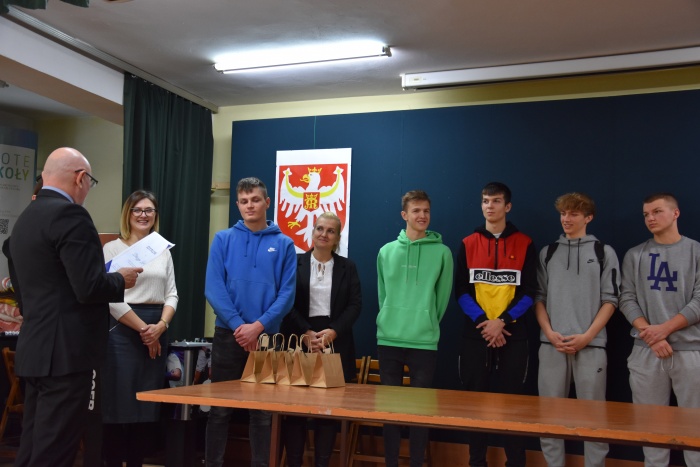 Uroczystość wręczenia nagród w szkolnym turnieju e-sportowym