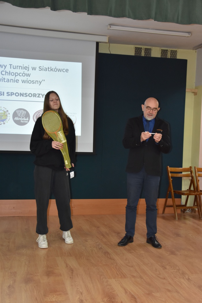 Rozdanie nagród za udział w Międzyklasowym Turnieju  Siatkówki  Chłopców „POWITANIE WIOSNY”