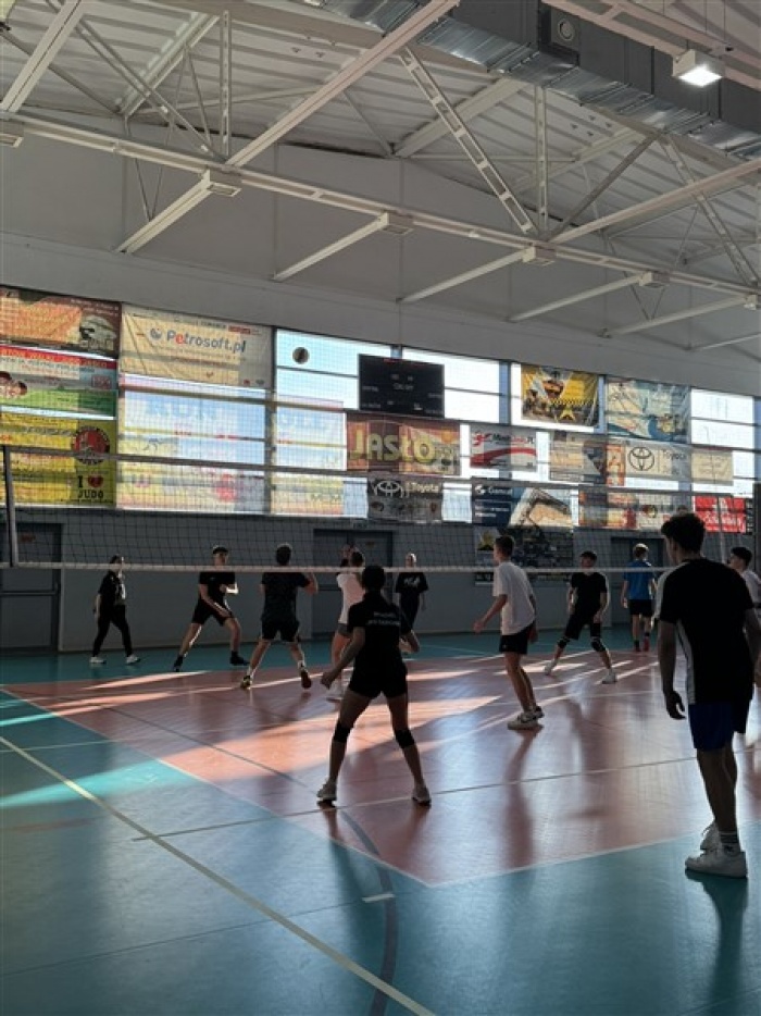 Mikołajkowy Międzyklasowy Turniej w Siatkówce drużyn mieszanych