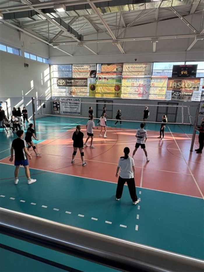 Mikołajkowy Międzyklasowy Turniej w Siatkówce drużyn mieszanych