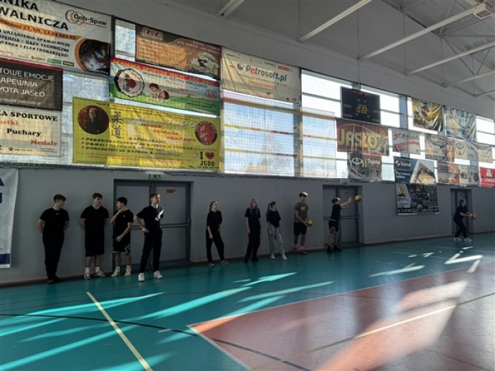 Mikołajkowy Międzyklasowy Turniej w Siatkówce drużyn mieszanych