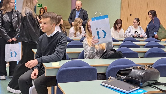 Sukces uczniów jasielskiego Ekonomika w Ogólnokrajowej Olimpiadzie \"Kreatywni w reklamie\".