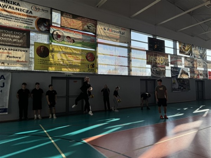 Mikołajkowy Międzyklasowy Turniej w Siatkówce drużyn mieszanych