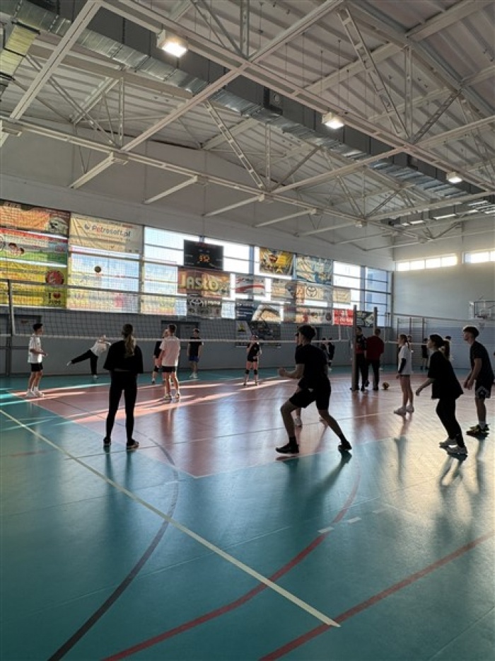 Mikołajkowy Międzyklasowy Turniej w Siatkówce drużyn mieszanych