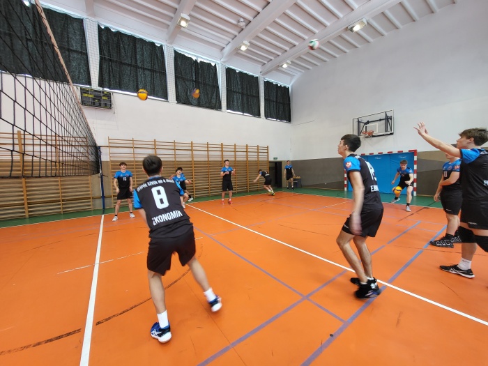 Srebrny medal dla uczniów Jasielskiego Ekonomika w Powiatowej Licealiadzie w Piłce Siatkowej Chłopców.