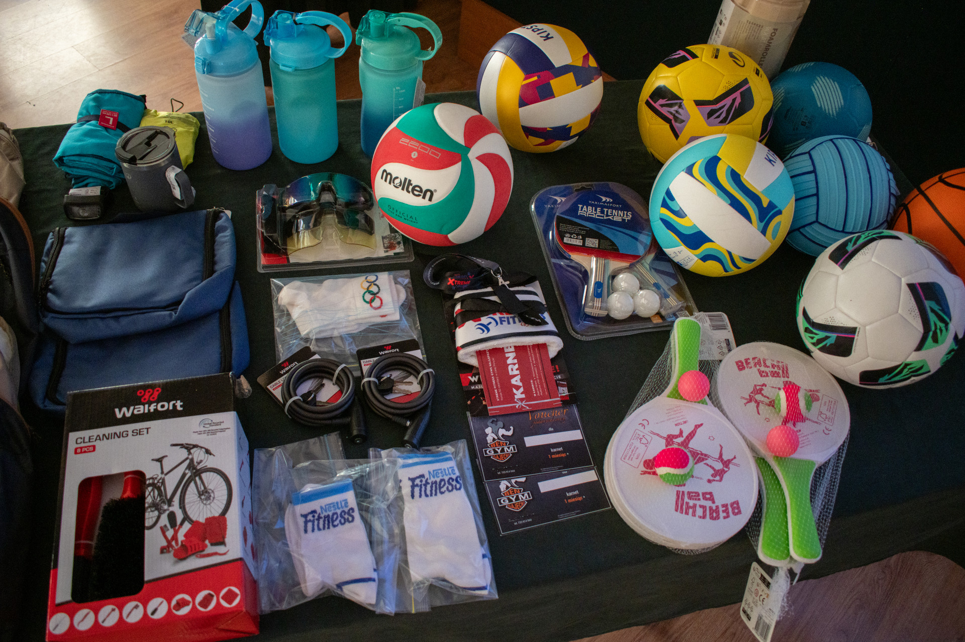 Uroczyste rozdanie nagród dla uczestników Międzyklasowego Turnieju w Piłce Nożnej Chłopców oraz loteria dla uczestników zawodów sportowych.