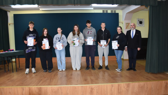 Rozdanie nagród za udział w Międzyklasowym Turnieju w Siatkówce Drużyn Mieszanych "Powitanie Wiosny"